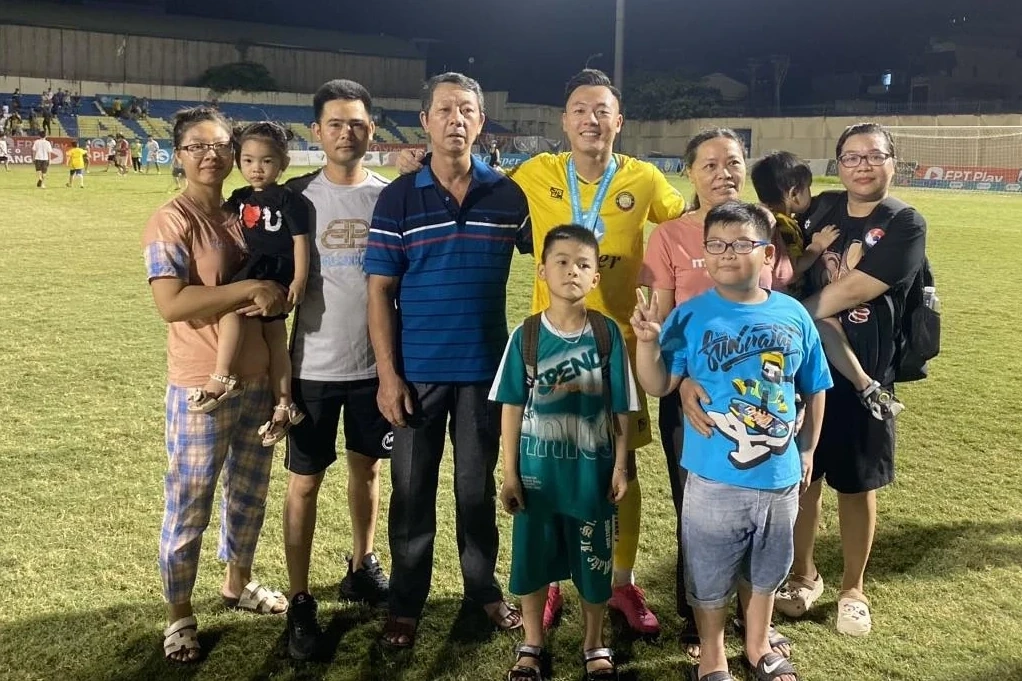 Tiền vệ Thái Sơn: Tạm biệt “thanh xuân” để bước tới chân trời mới