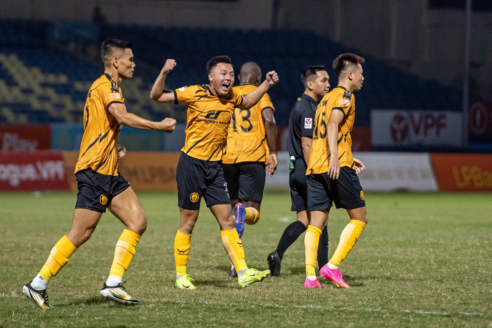 Tiền vệ Thái Sơn: Tạm biệt “thanh xuân” để bước tới chân trời mới