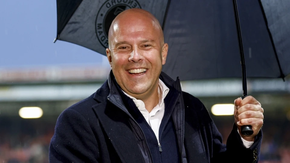 Truyền thông Hàn Quốc đánh giá HLV Kim Sang-sik cao hơn Shin Tae-yong; FIFA chính thức tạm dỡ án phạt cho 7 cầu thủ Malaysia