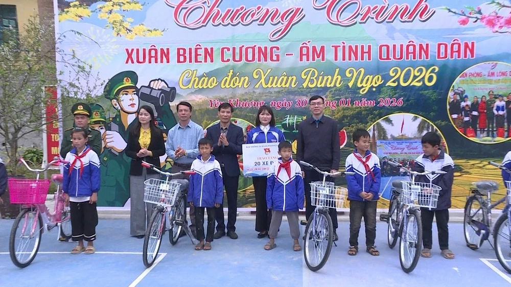 Xuân biên cương - Ấm tình quân dân 