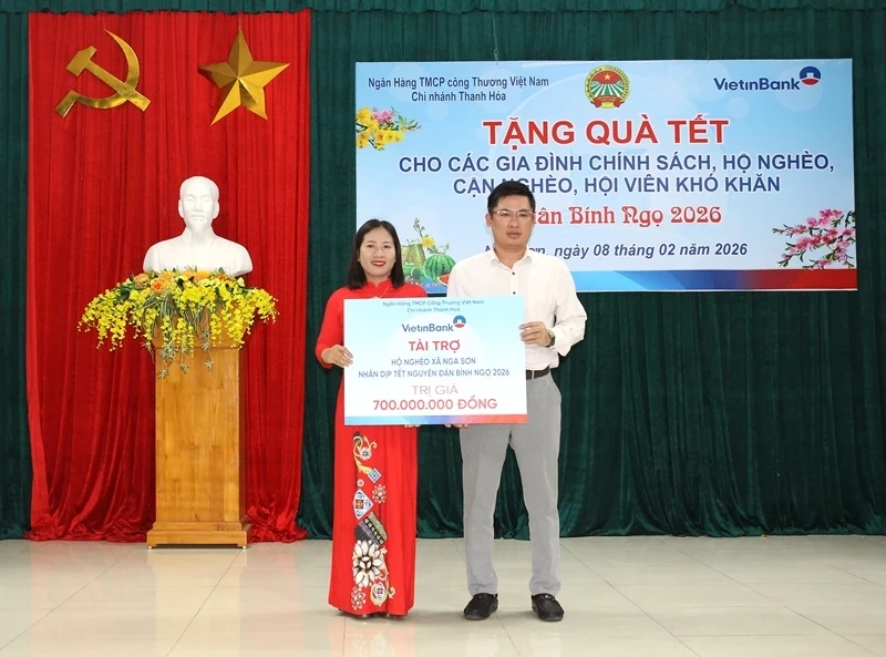 Trao 700 suất quà Tết cho các gia đình chính sách, hộ nghèo tại xã Nga Sơn