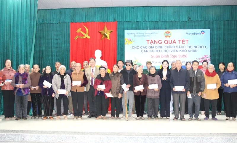 Trao 700 suất quà Tết cho các gia đình chính sách, hộ nghèo tại xã Nga Sơn