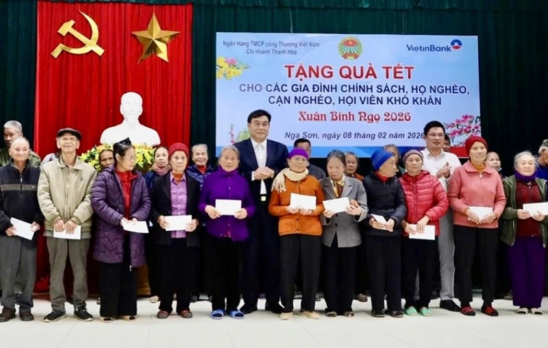 Trao 700 suất quà Tết cho các gia đình chính sách, hộ nghèo tại xã Nga Sơn