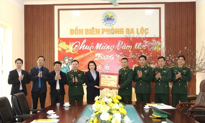 Phó Chủ tịch Thường trực Ủy ban MTTQ tỉnh kiểm tra đời sống và sản xuất của người dân một số địa phương, đơn vị