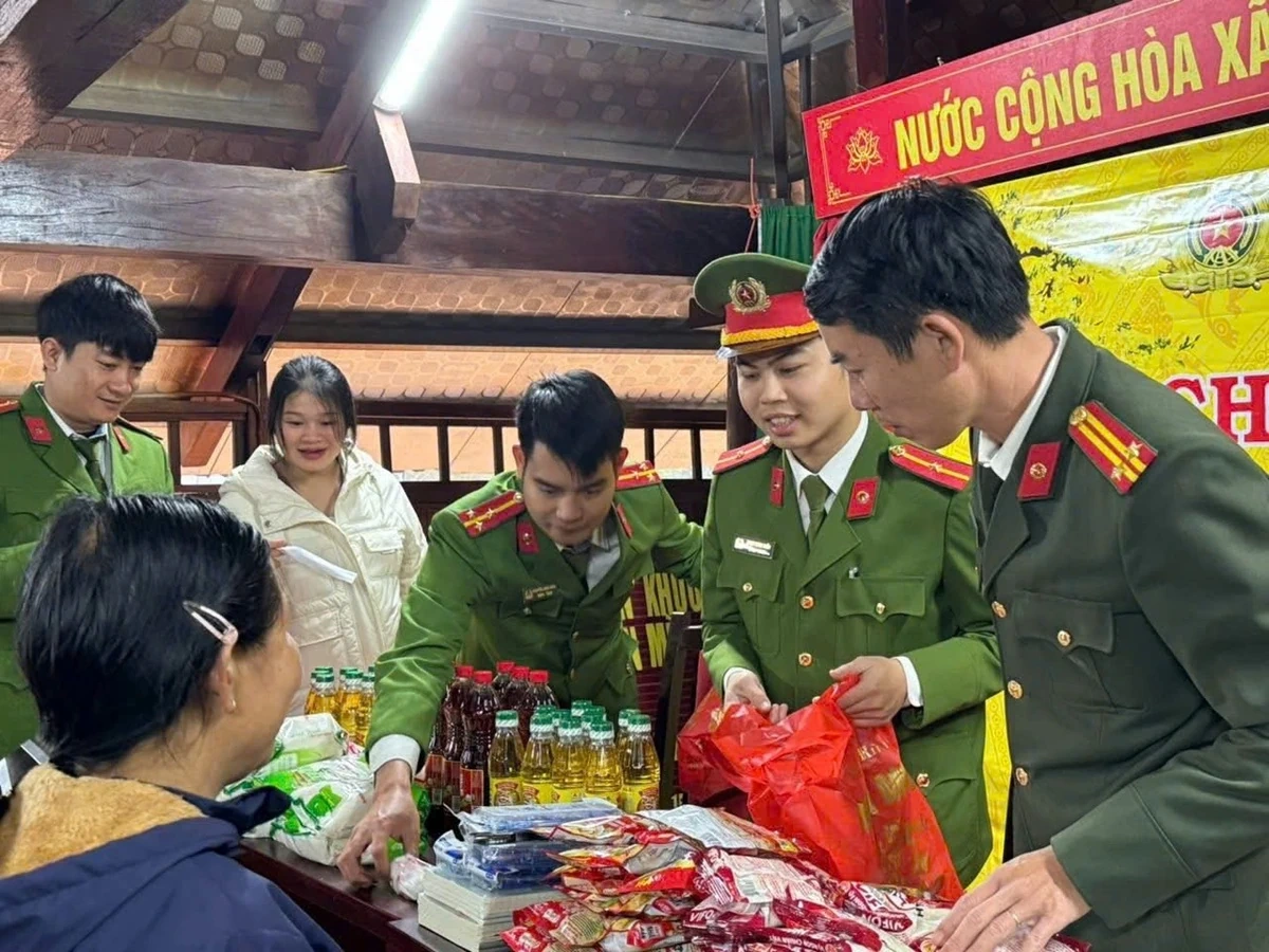 “Gian hàng 0 đồng” - Ấm tình nơi biên giới tại xã Yên Khương