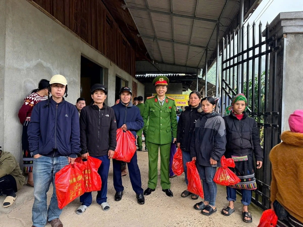 “Gian hàng 0 đồng” - Ấm tình nơi biên giới tại xã Yên Khương