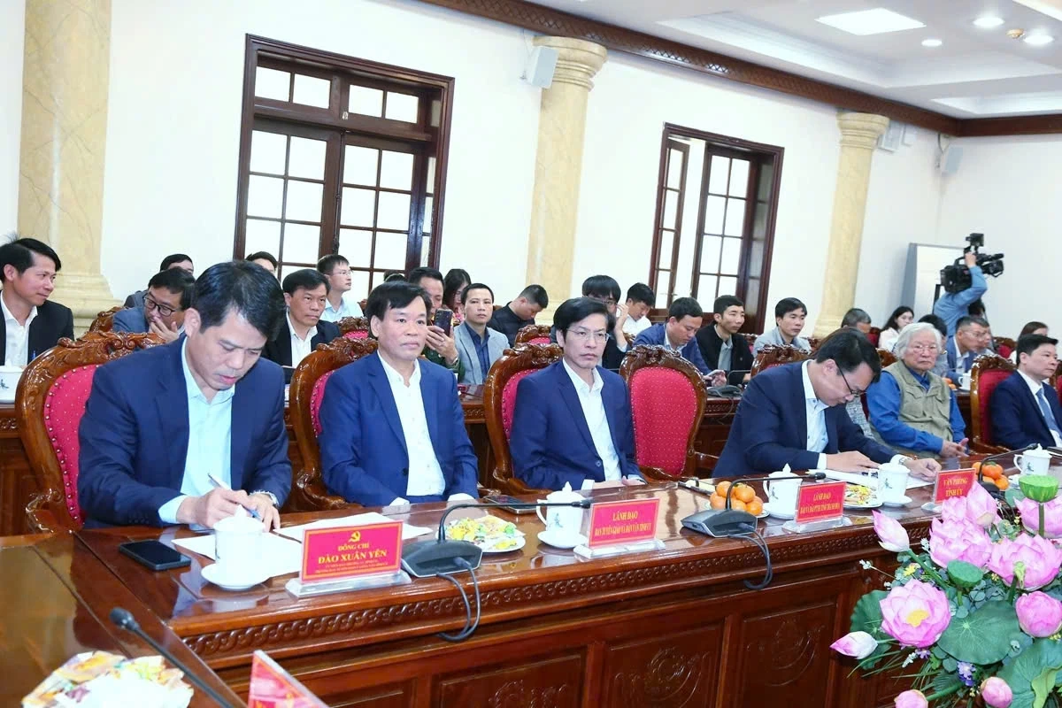 Thường trực Tỉnh ủy gặp mặt đội ngũ trí thức, báo chí, văn nghệ sĩ và các lực lượng tiêu biểu