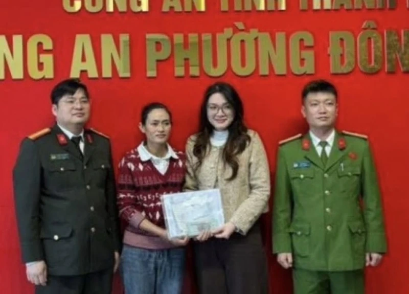 Công nhân môi trường nhặt được hơn 1,4 tỷ đồng trả lại cho người bị mất