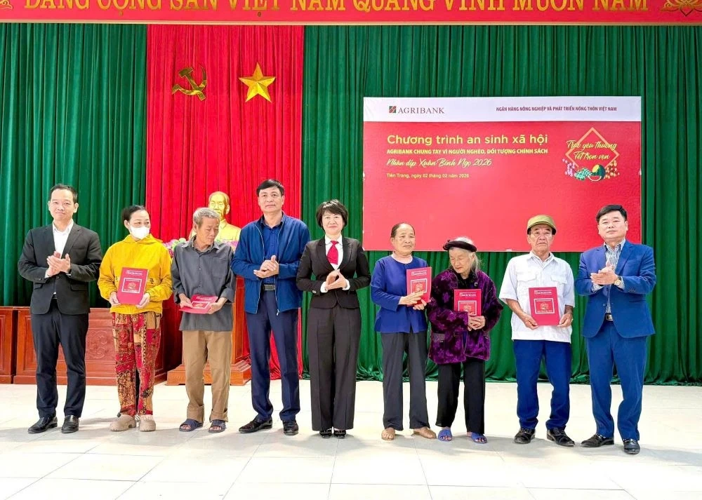 Agribank Nam Thanh Hóa trao 1.800 phần quà Tết tại nhiều địa phương trên địa bàn tỉnh