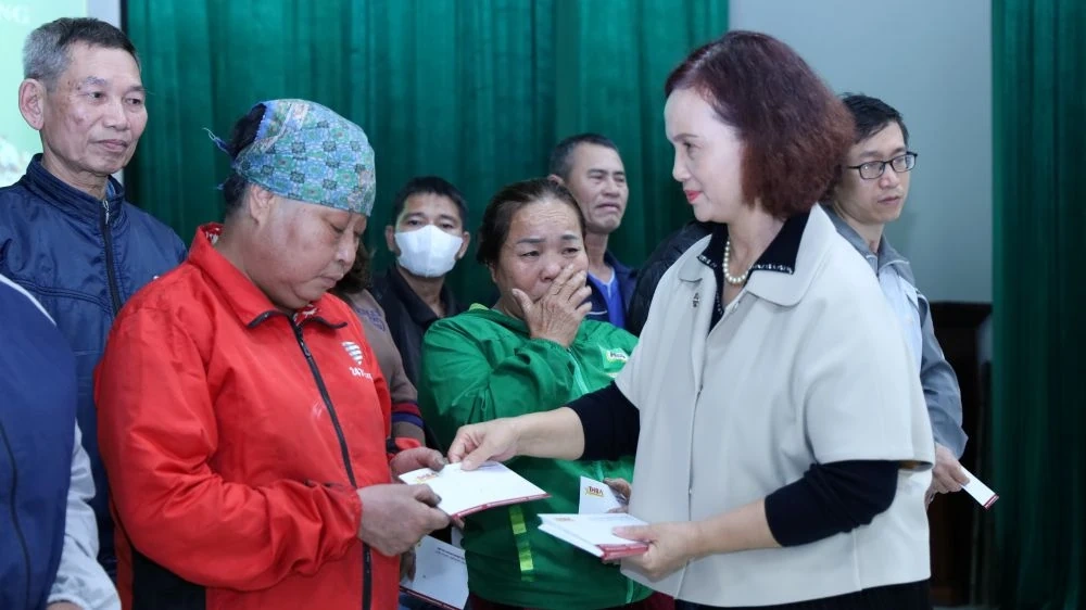 Hiệp hội Doanh nghiệp tỉnh tặng 100 suất quà Tết cho người khuyết tật, người có hoàn cảnh khó khăn