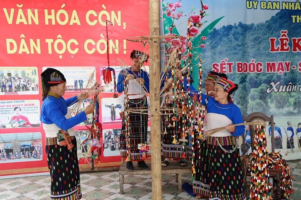 Rộn ràng đón lễ hội Sết Boóc Mạy