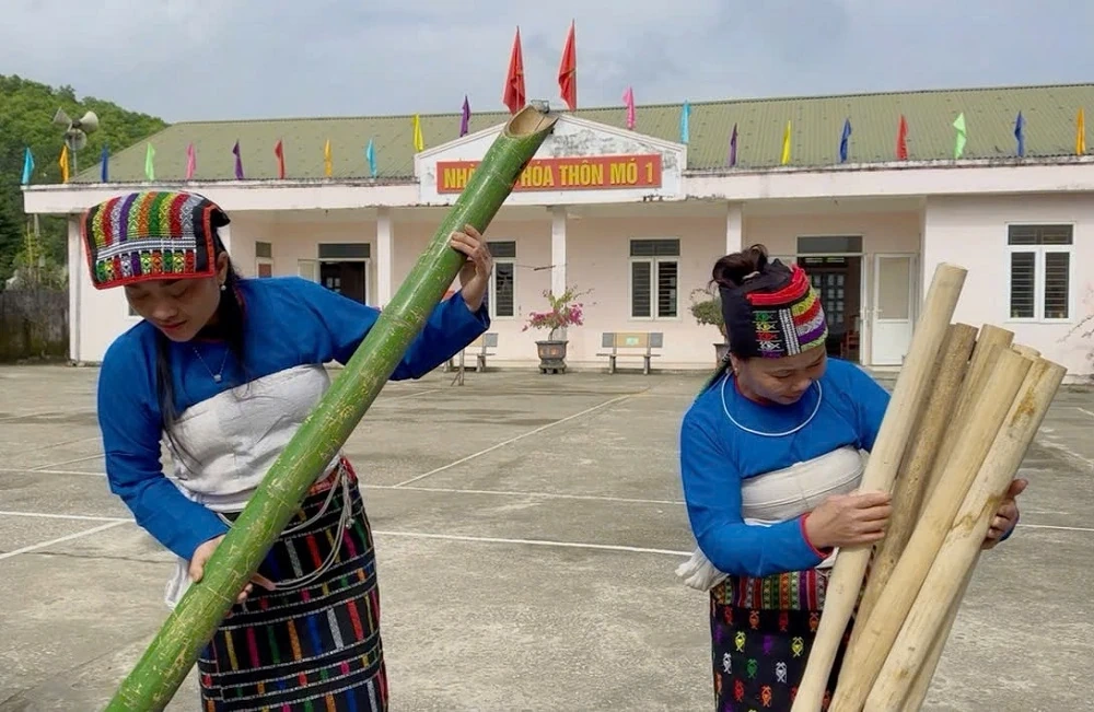 Rộn ràng đón lễ hội Sết Boóc Mạy