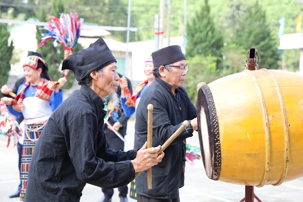 Rộn ràng đón lễ hội Sết Boóc Mạy