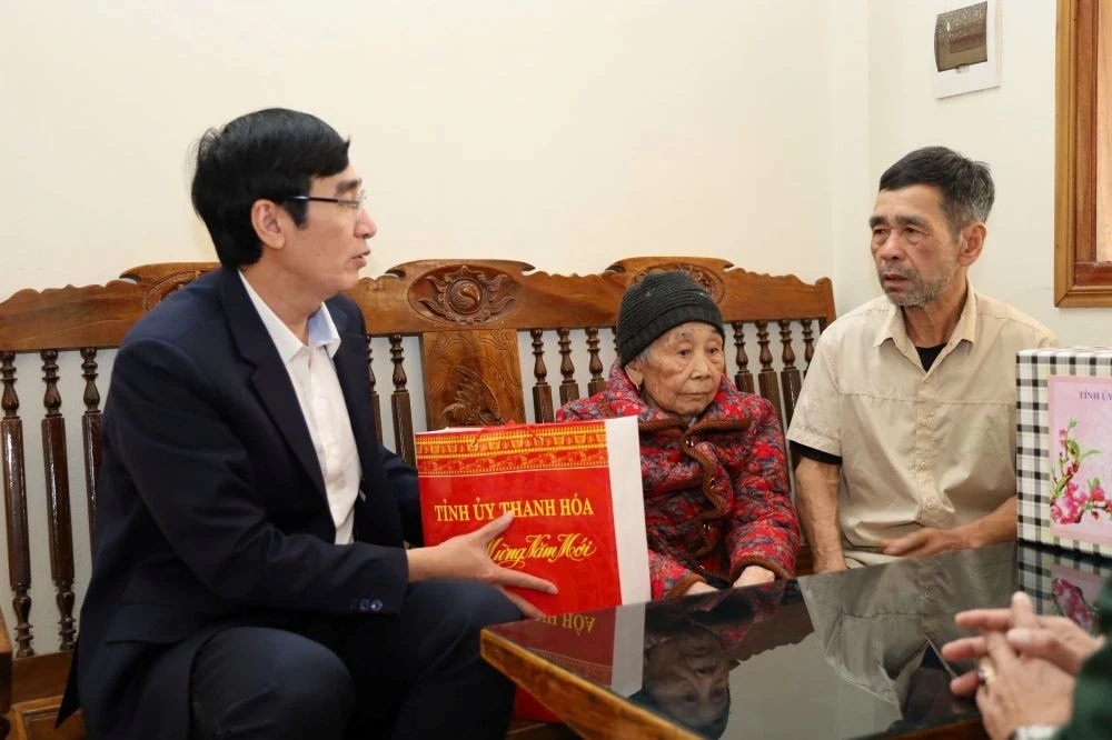 Trưởng Ban Nội chính Tỉnh ủy Nguyễn Ngọc Tiến kiểm tra tình hình sản xuất và đời sống Nhân dân các xã Phú Lệ, Hồi Xuân