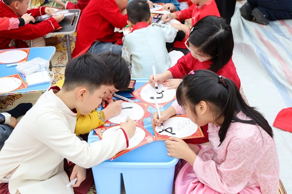 Sôi nổi trải nghiệm Tết cổ truyền tại trường học