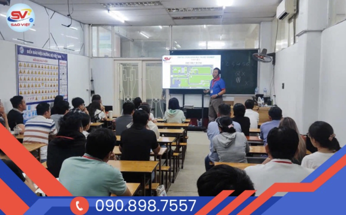 fiReview trường dạy lái xe Sao Việt: Có nên đăng ký học?