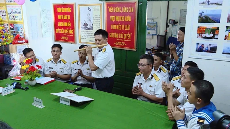 Tết ở nhà giàn