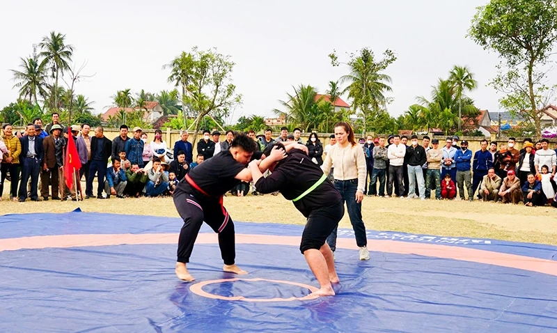 Trong tiếng trống hội ngày xuân