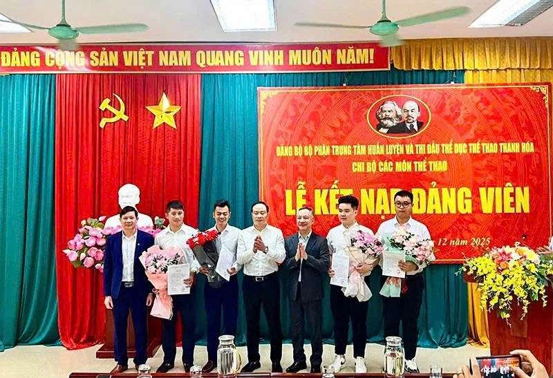 Vinh dự, tự hào được đứng trong hàng ngũ của Đảng