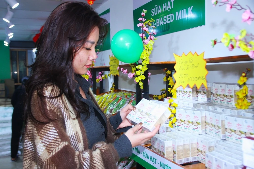 Thêm 2 cửa hàng giới thiệu sản phẩm của Lam Sơn tại trung tâm phường Hạc Thành đi vào hoạt động