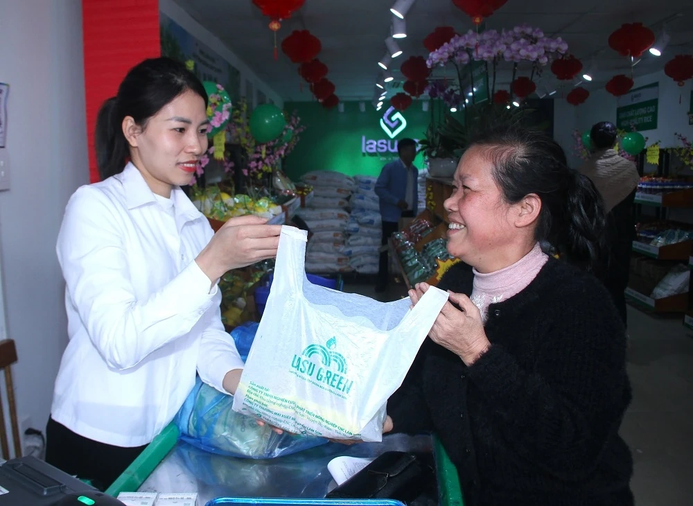 Thêm 2 cửa hàng giới thiệu sản phẩm của Lam Sơn tại trung tâm phường Hạc Thành đi vào hoạt động