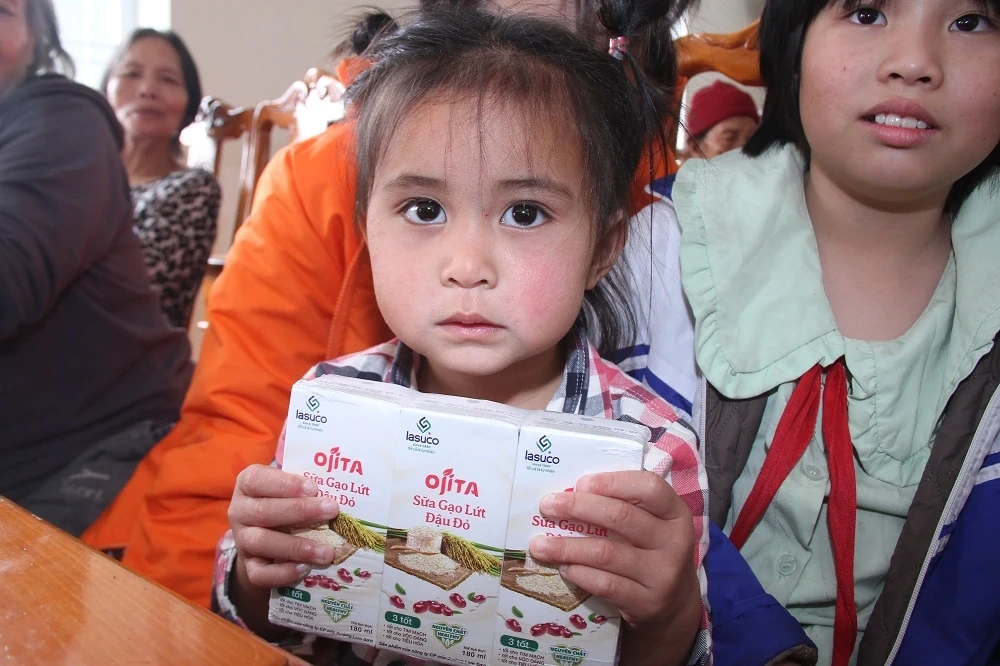 Công ty CP Mía đường Lam Sơn trao quà Tết nhân dịp Xuân Bính Ngọ 2026