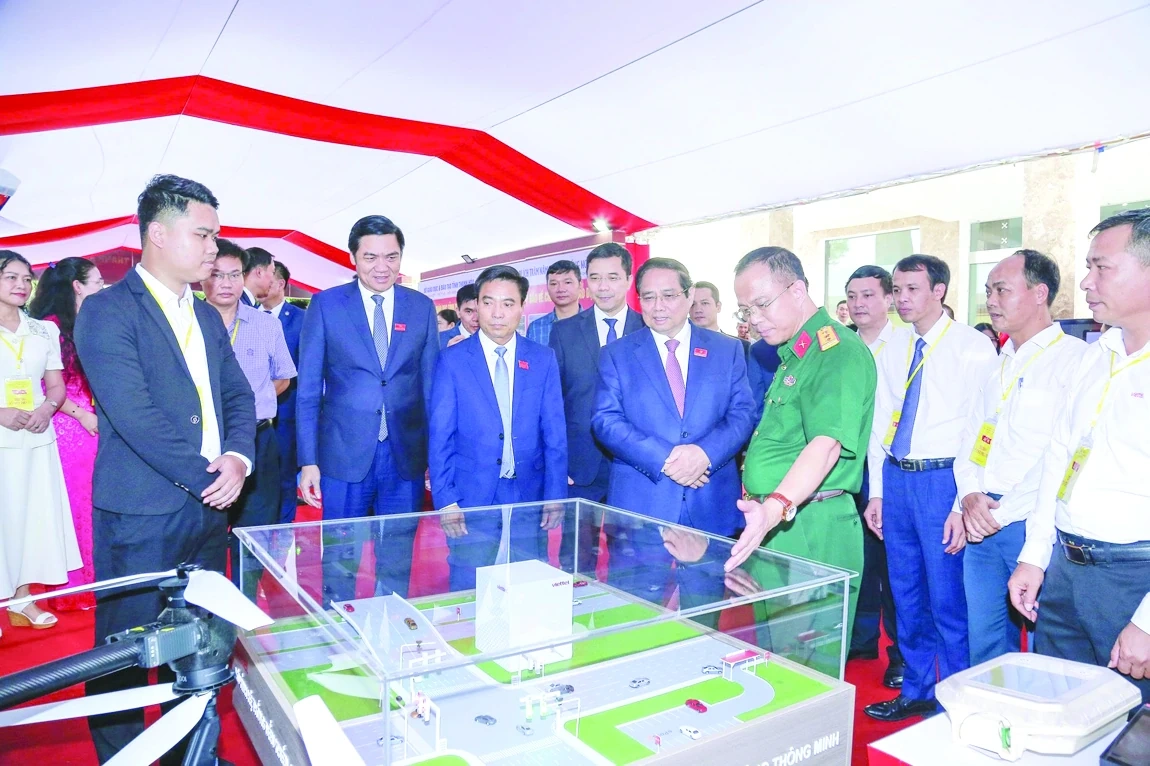 [E-Magazine] Rạng rỡ cơ đồ trong sắc vóc mùa xuân