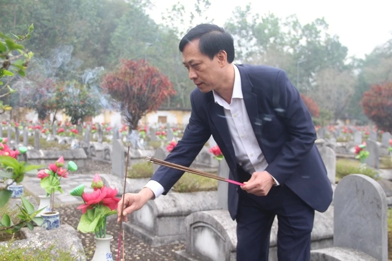 Phó Trưởng Đoàn ĐBQH tỉnh Mai Văn Hải kiểm tra tình hình sản xuất, đời sống Nhân dân xã Thiết Ống và Bá Thước