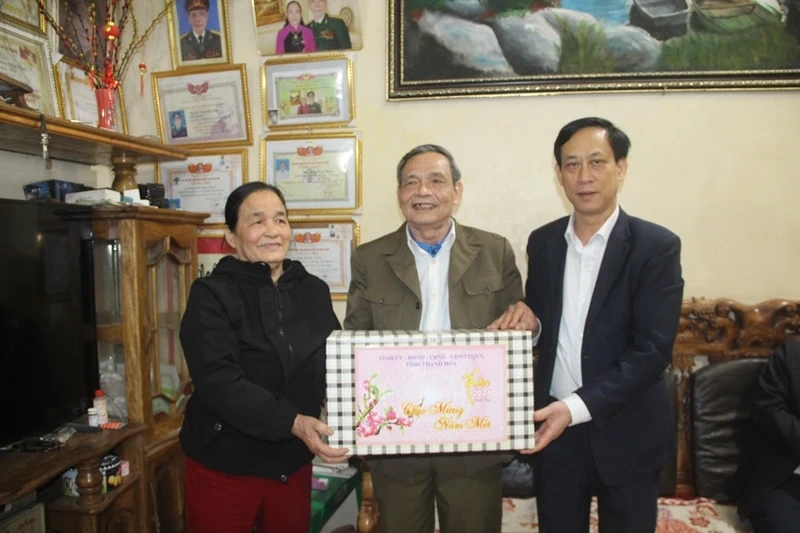 Phó Trưởng Đoàn ĐBQH tỉnh Mai Văn Hải kiểm tra tình hình sản xuất, đời sống Nhân dân xã Thiết Ống và Bá Thước