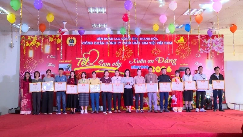 Đoàn viên công đoàn Công ty Giầy Kim Việt vui “Tết sum vầy - Xuân ơn Đảng”