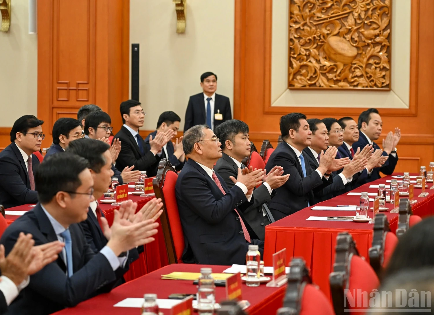 Trao Huy hiệu 45 năm tuổi Đảng, tặng đồng chí Tổng Bí thư Tô Lâm