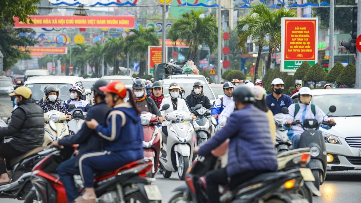Cận Tết Nguyên đán, giao thông trung tâm Thanh Hóa “nóng” giờ cao điểm