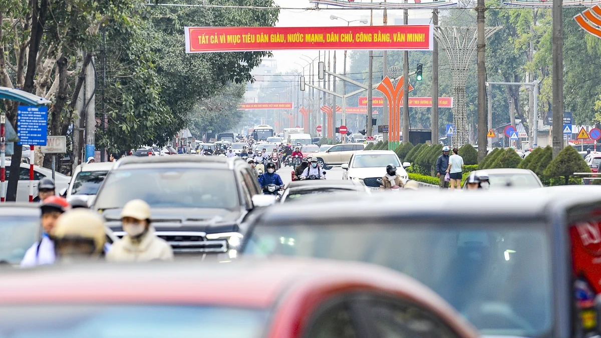 Cận Tết Nguyên đán, giao thông trung tâm Thanh Hóa “nóng” giờ cao điểm