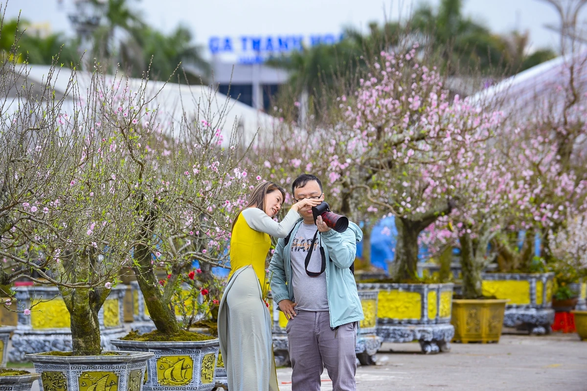 Quảng trường Lam Sơn rộn ràng chợ hoa Tết