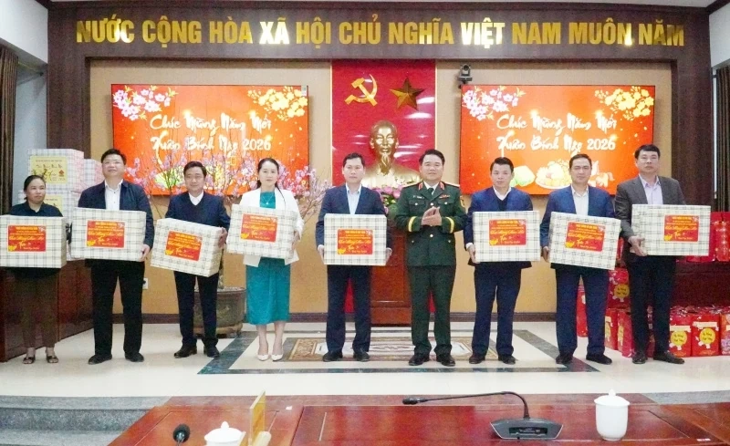 Chỉ huy trưởng Bộ CHQS tỉnh thăm, chúc Tết các xã và đơn vị lực lượng vũ trang vùng biên Mường Lát