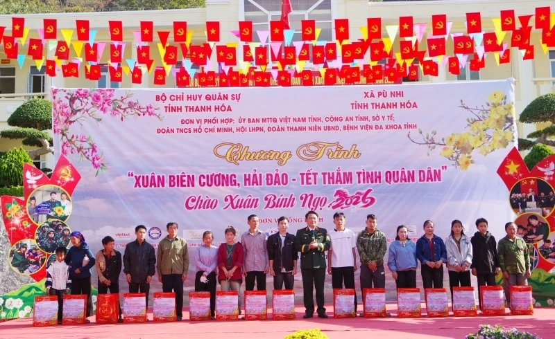 “Xuân biên cương, hải đảo - Tết thắm tình quân dân”