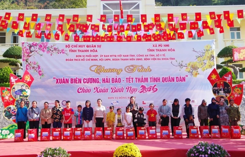 “Xuân biên cương, hải đảo - Tết thắm tình quân dân”