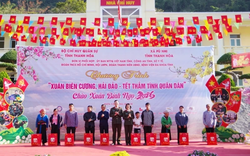 “Xuân biên cương, hải đảo - Tết thắm tình quân dân”