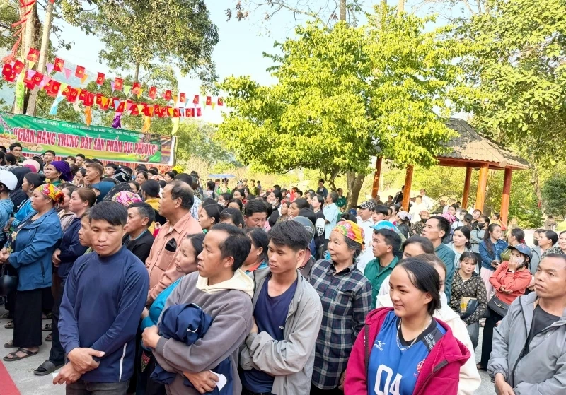 “Xuân biên cương, hải đảo - Tết thắm tình quân dân”