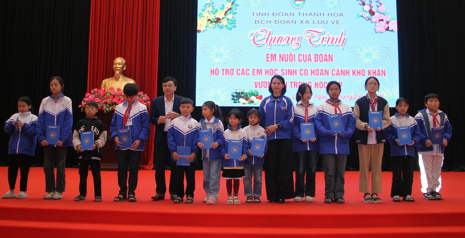 Xã Lưu Vệ và các đơn vị tài trợ trao gần 300 suất quà tết cho hộ nghèo, cận nghèo