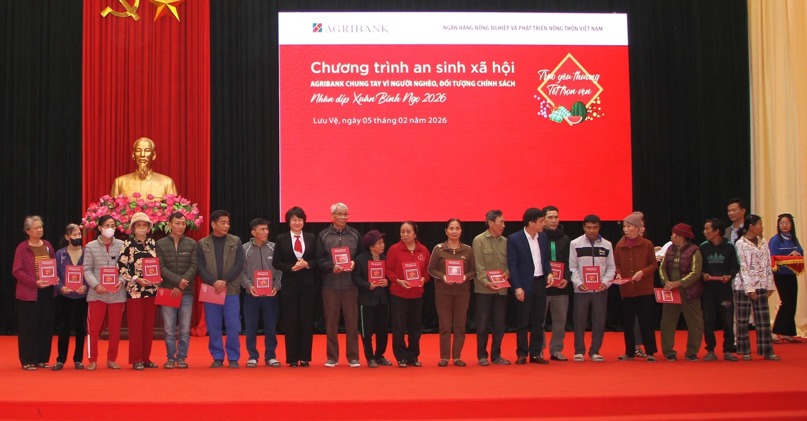 Xã Lưu Vệ và các đơn vị tài trợ trao gần 300 suất quà tết cho hộ nghèo, cận nghèo