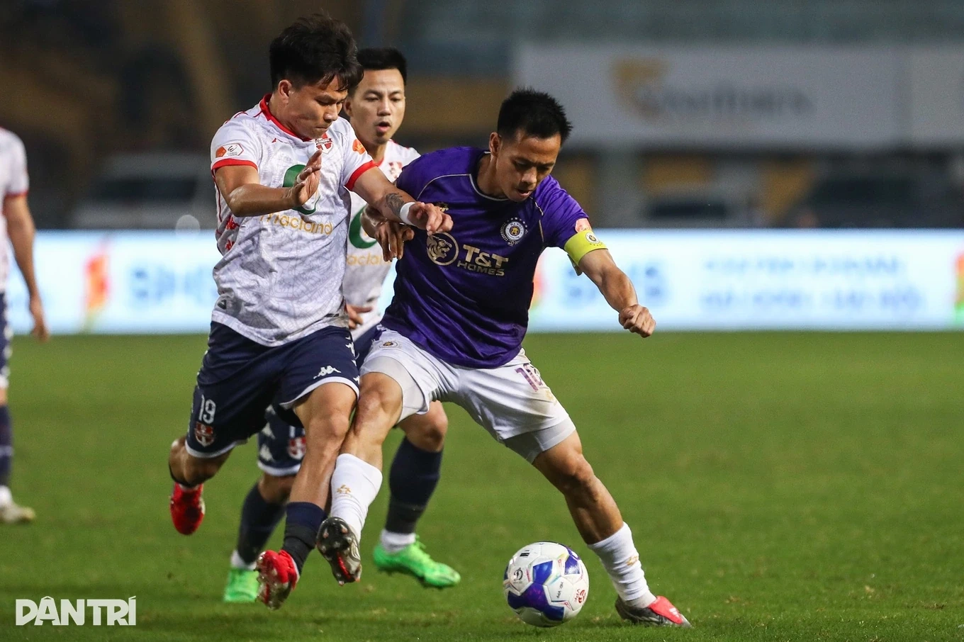 Ninh Bình thua trận thứ hai liên tiếp; Arsenal bứt tốc