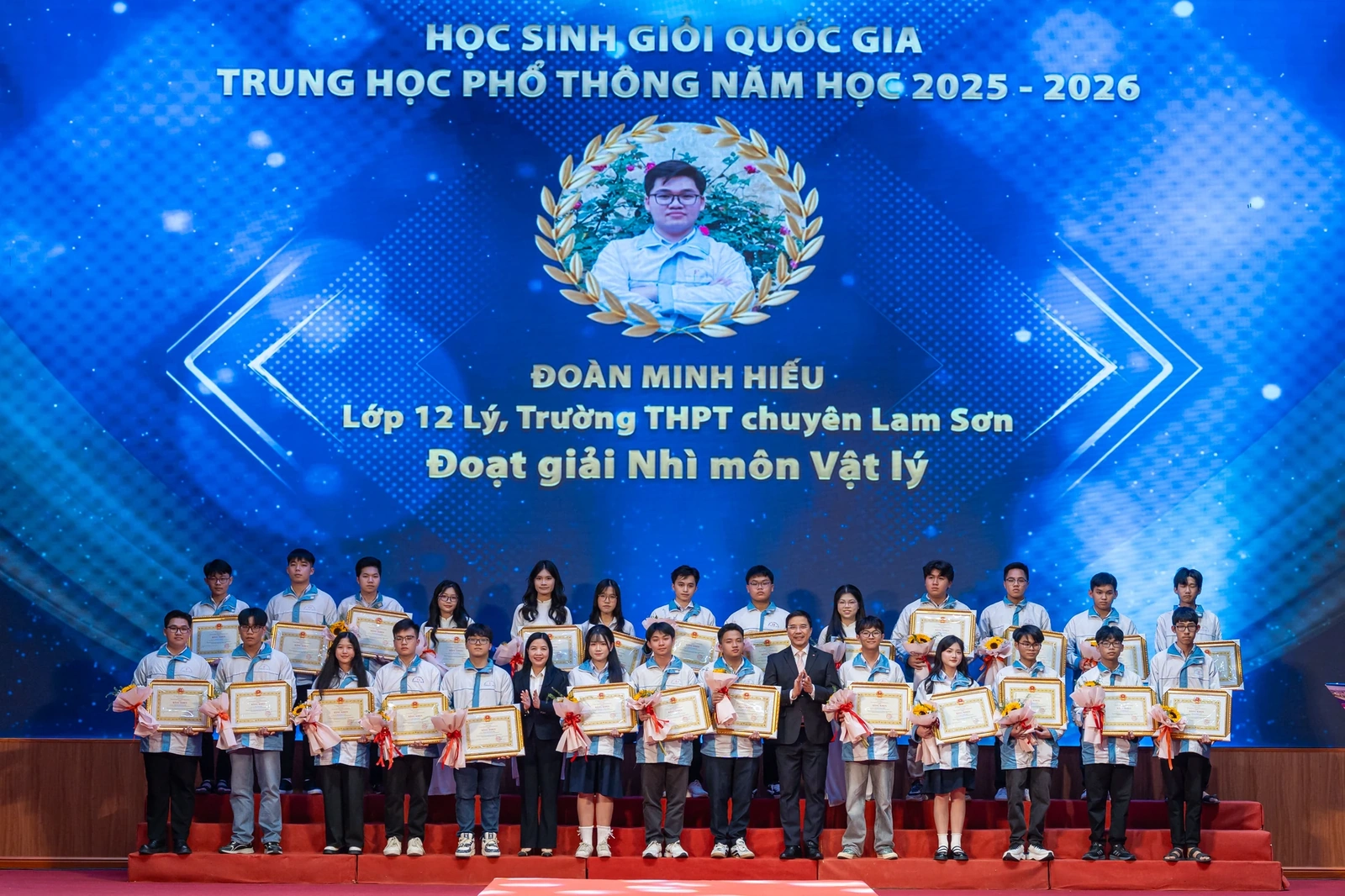 Tuyên dương, trao thưởng cho học sinh, giáo viên có học sinh đoạt giải học sinh giỏi Quốc gia THPT năm học 2025-2026
