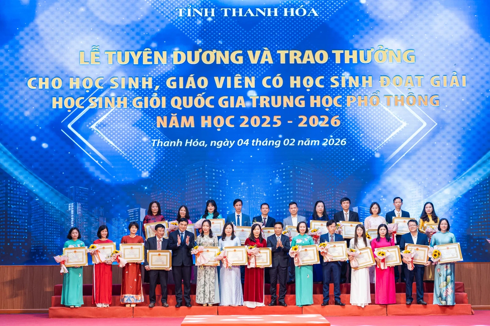 Tuyên dương, trao thưởng cho học sinh, giáo viên có học sinh đoạt giải học sinh giỏi Quốc gia THPT năm học 2025-2026