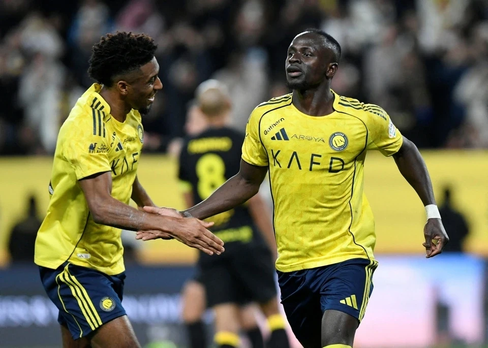 Tiền vệ Thái Sơn chính thức lỡ hẹn với AFF Cup 2026; MU sẵn sàng phá kỷ lục chuyển nhượng