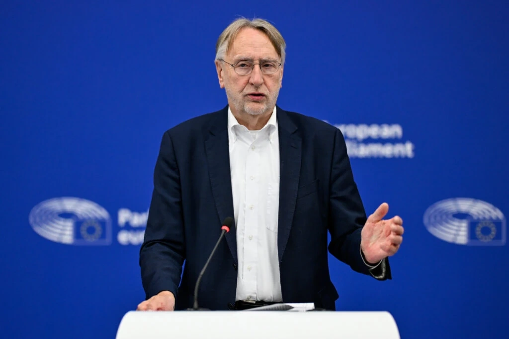 EU nối lại việc xem xét và phê chuẩn thỏa thuận thương mại với Mỹ