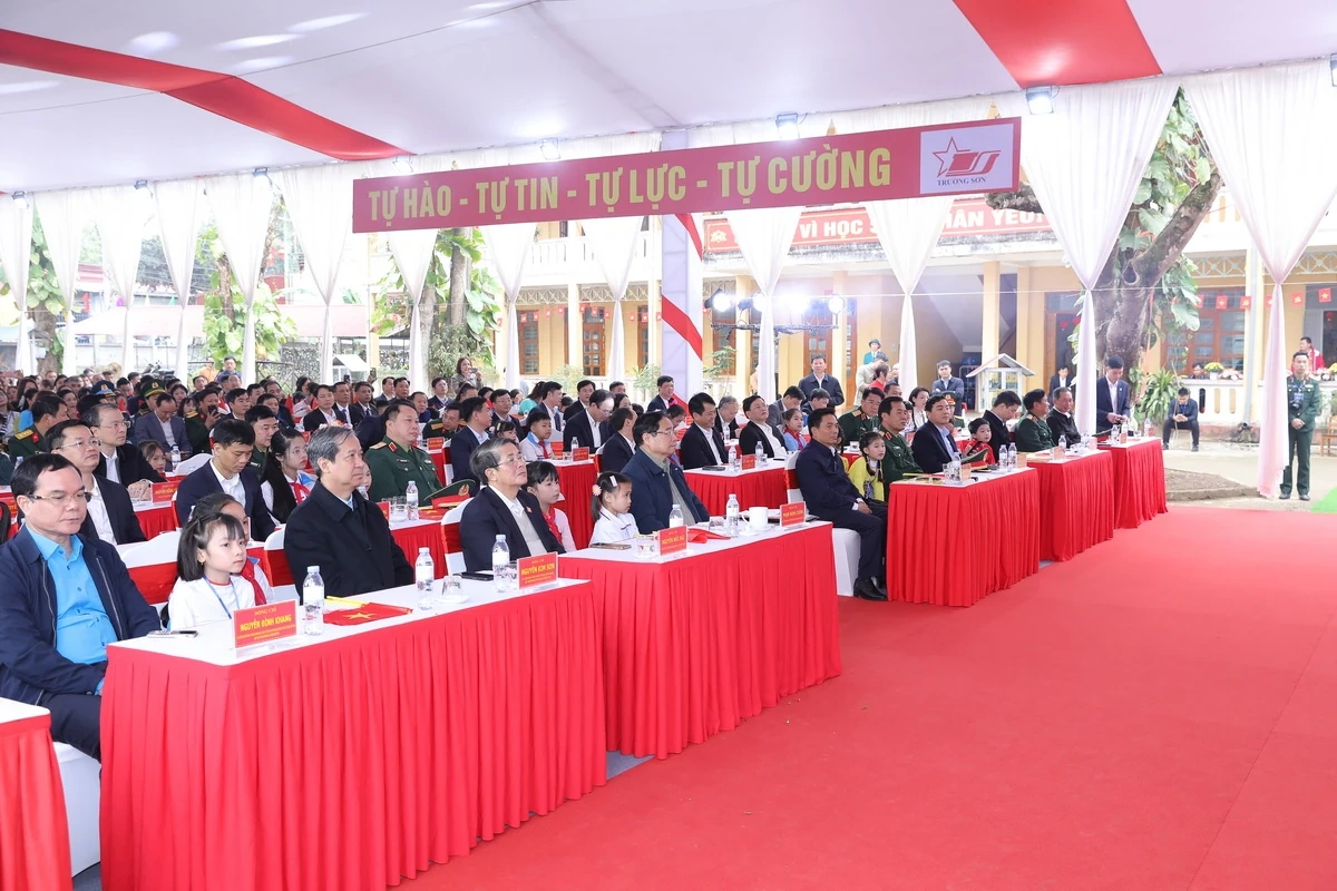 Thủ tướng Chính phủ Phạm Minh Chính dự lễ khởi công Trường liên cấp Cẩm Thạch