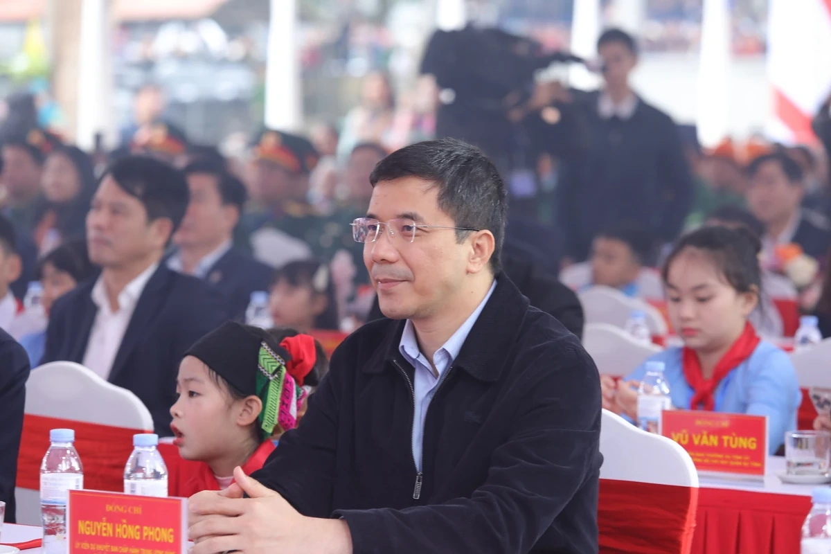 Thủ tướng Chính phủ Phạm Minh Chính dự lễ khởi công Trường liên cấp Cẩm Thạch