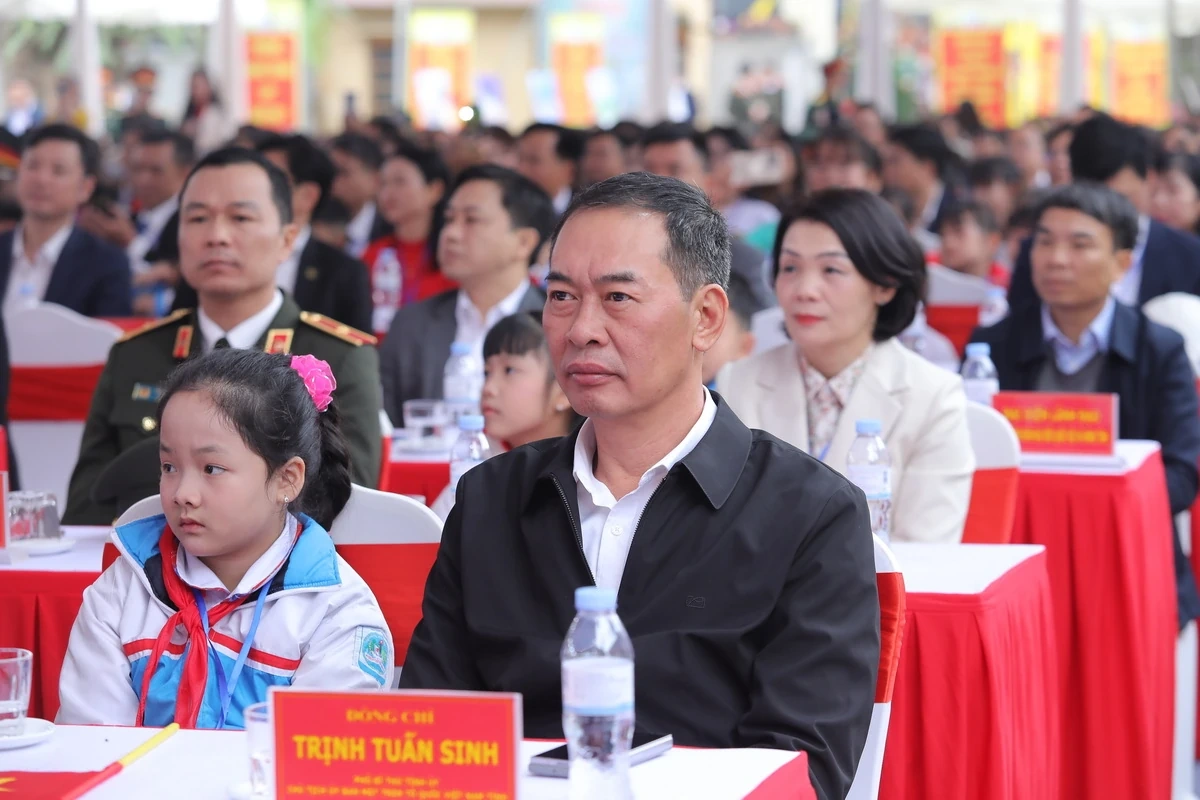 Thủ tướng Chính phủ Phạm Minh Chính dự lễ khởi công Trường liên cấp Cẩm Thạch