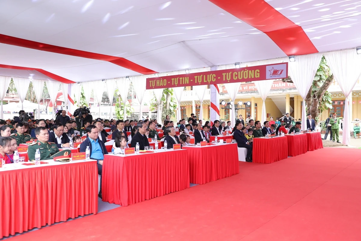 Thủ tướng Chính phủ Phạm Minh Chính dự lễ khởi công Trường liên cấp Cẩm Thạch